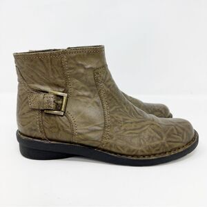 Clarks Bendables Crinkle Leather Wedge Bootie Green 68741 Size 7.5